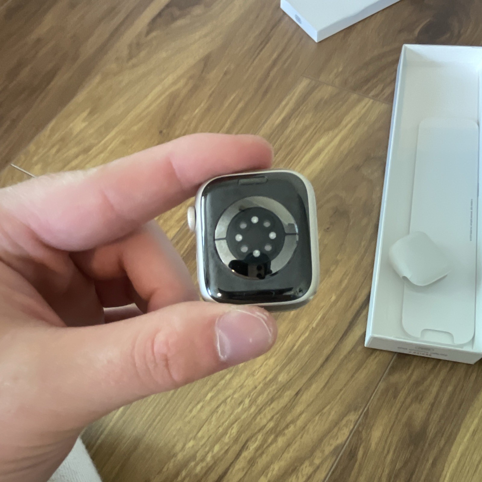 Apple Watch Series 7 41mm (Cellular + GPS) Starlight Aluminum Case, Sport Band