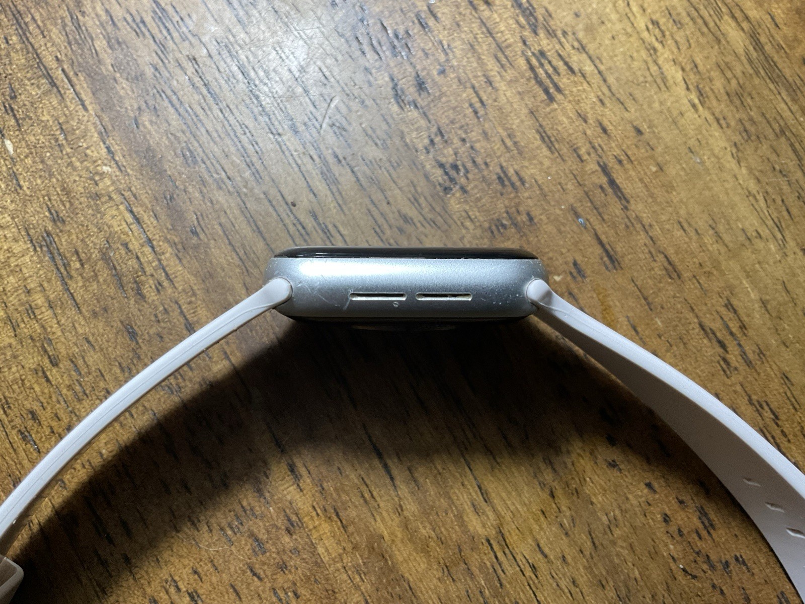 Apple Watch Series 5 40mm Silver Case White Silicone Band