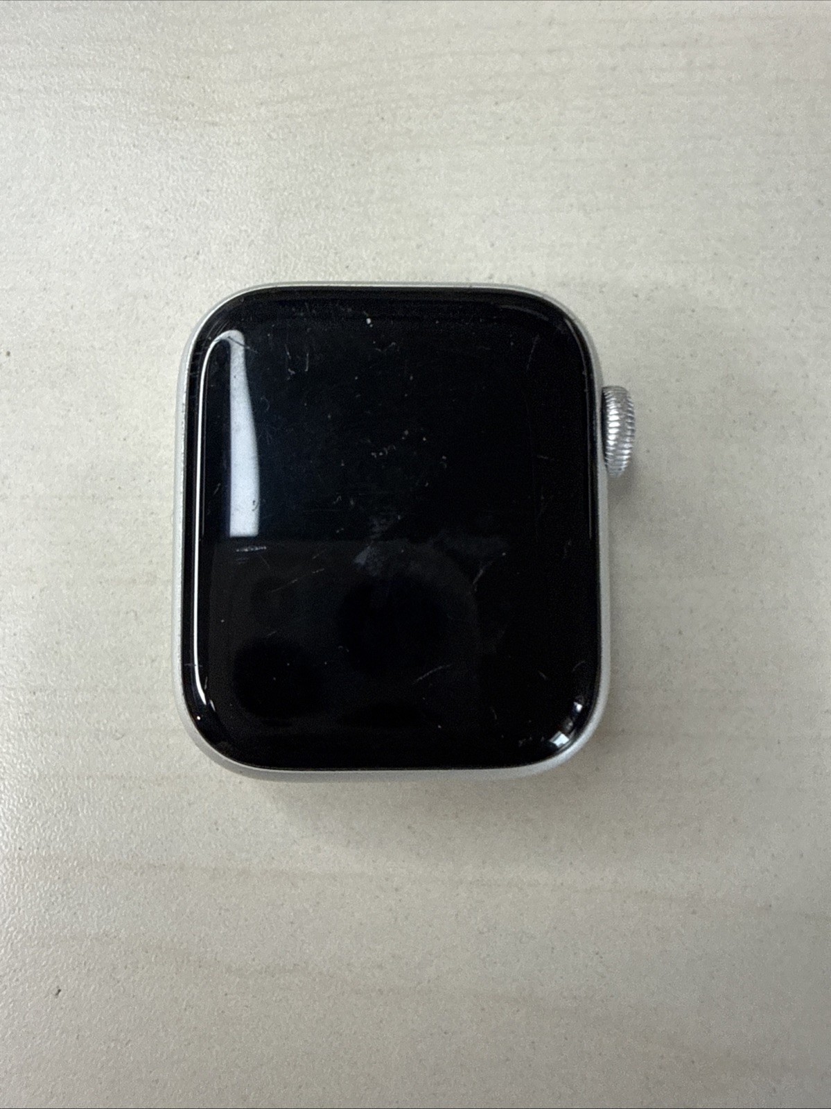 Apple Watch SE 1st Gen. 40mm Aluminum Silver GPS LTE A2352 – LOCKED