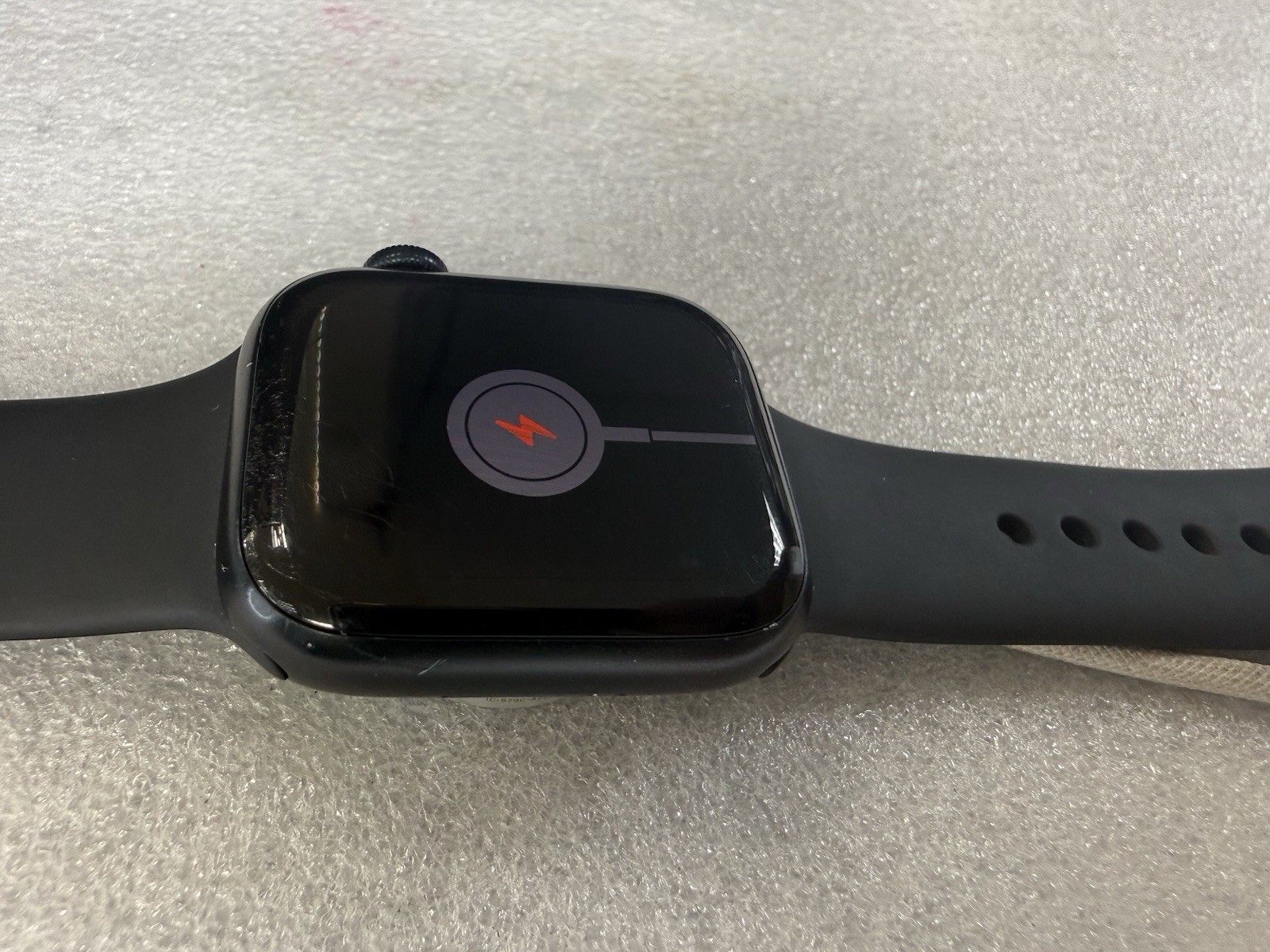 Apple Watch Series 8 41mm – PARTS OR REPAIR ONLY – LOCKED LCD WORKS