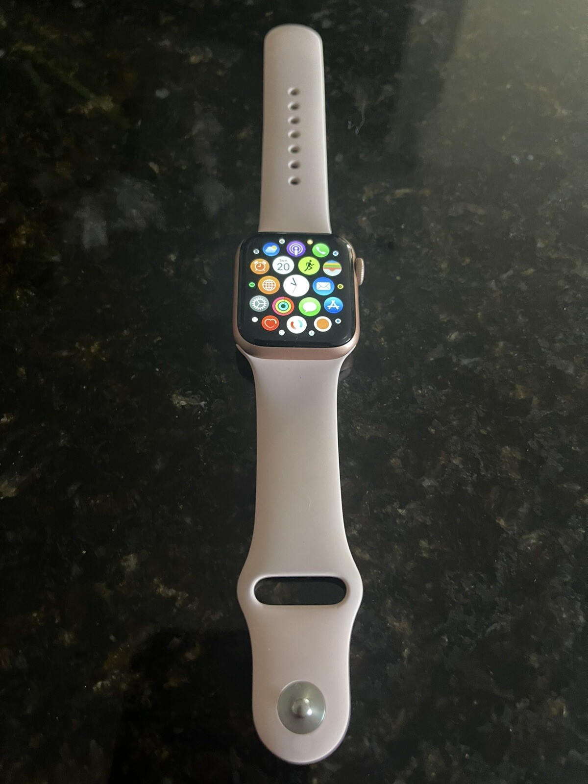 Apple Watch Series 6 40mm Gold Aluminum Case with Pink Sand Sport Band – Regular