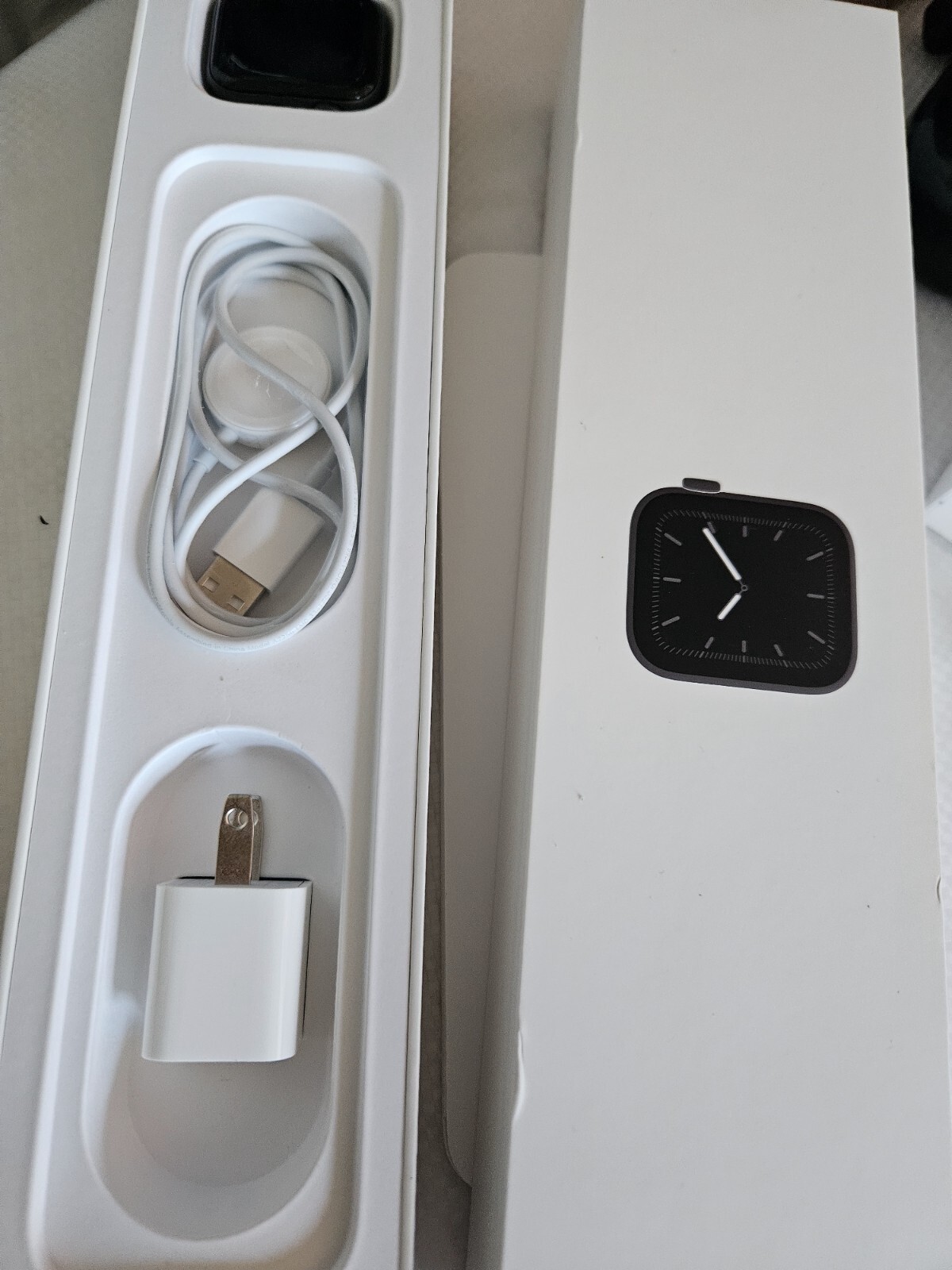 Apple Watch Series 5 40mm GPS – Aluminum Case – Open Box. Unlocked Black