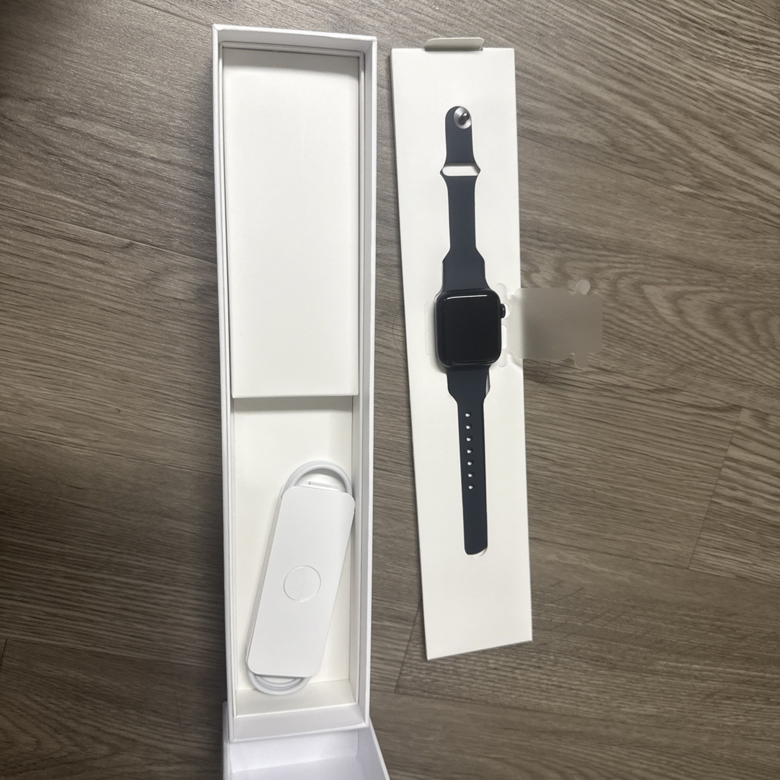 Apple Watch SE S/M 40mm Midnight Aluminum Case Midnight Sport Band – (MR9X3LL/A)