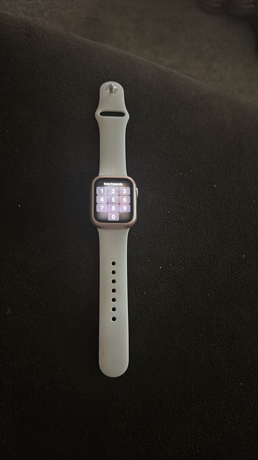 Apple Watch SE 40mm Silver Aluminium Case with White Sport Band – Regular (GPS)
