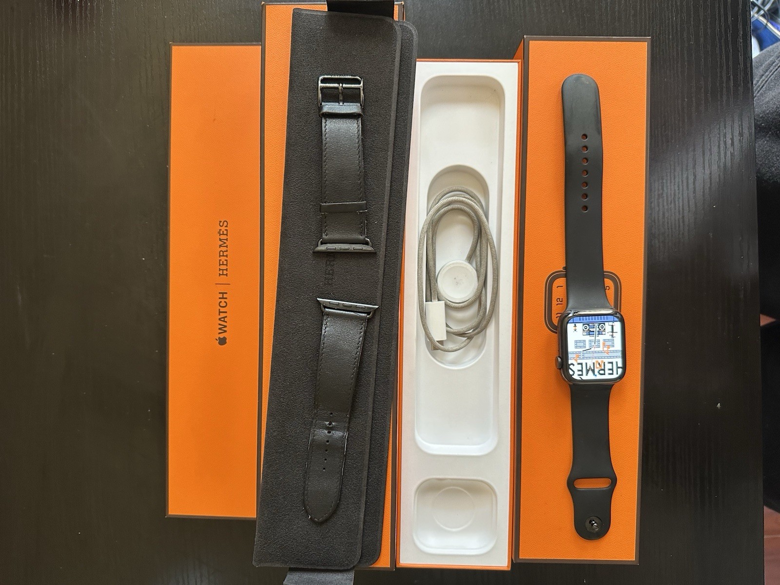 Apple Watch Series 6 Hermès 44mm Noir Edition L/XL bands GPS+ Cellular