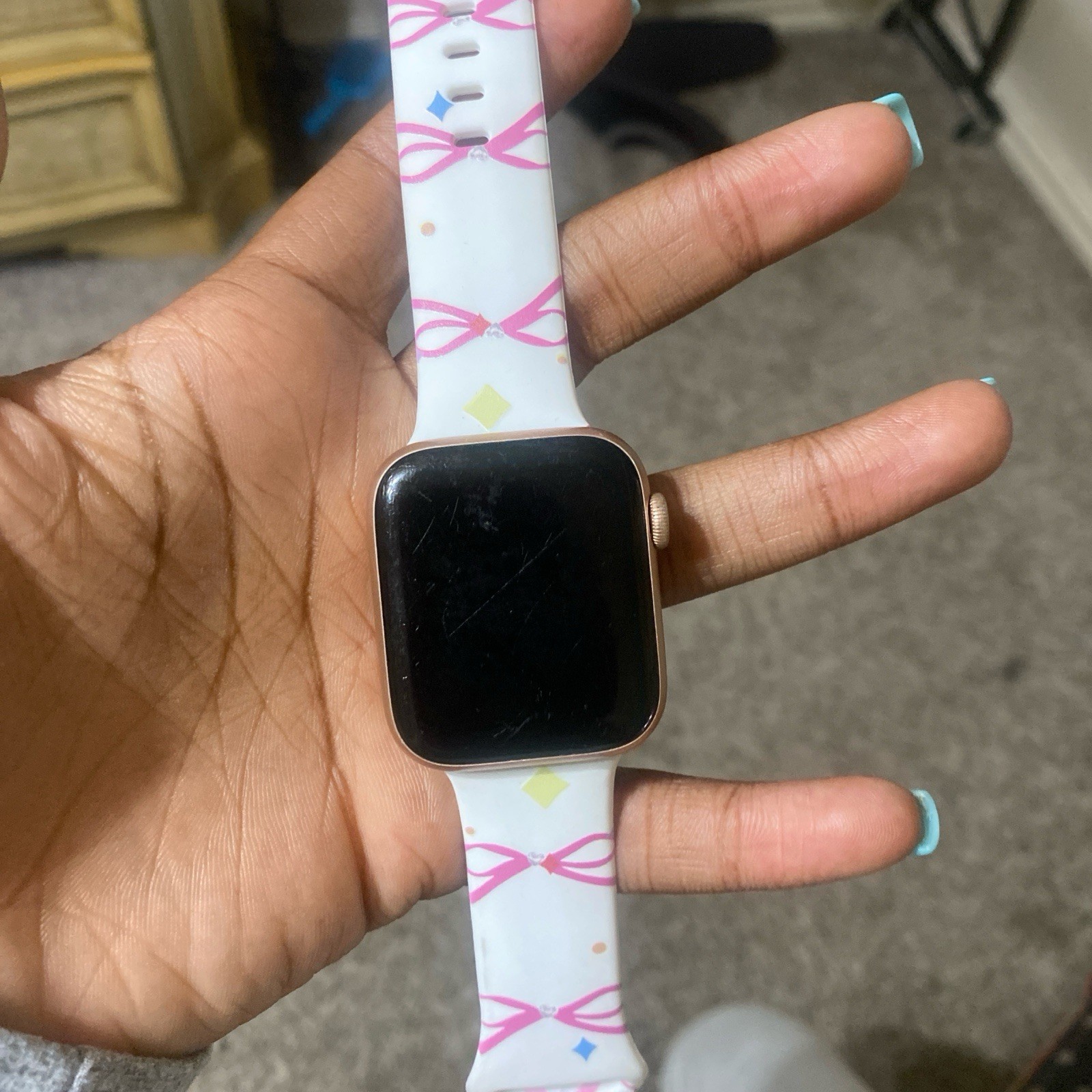 Apple Watch Series 6 GPS 40mm Silver Aluminum Case With White Sport Band