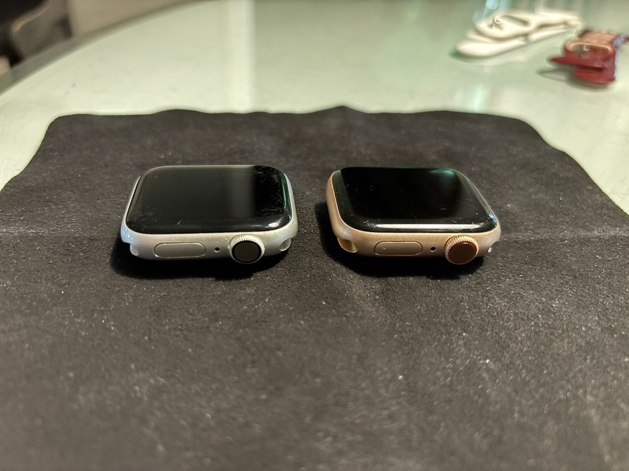 TWO Apple Watch Series 4 – 1x GPS + 1x GPS+LTE