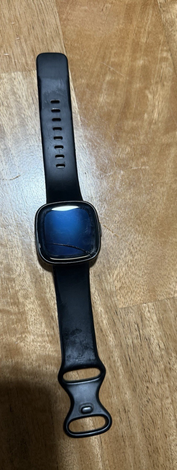 USED BLACK SCREEN Fitbit Versa 4 Fitness Smartwatch Bundle -Graphite VIEW IMAGES
