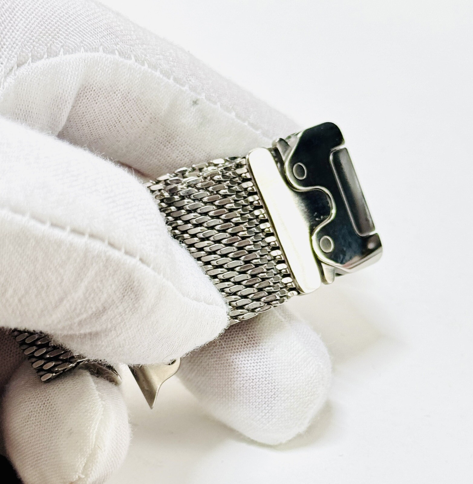 Apple Watch ULTRA 2 49mm CUSTOM Diamond Polished Apple Titanium Milanese Loop