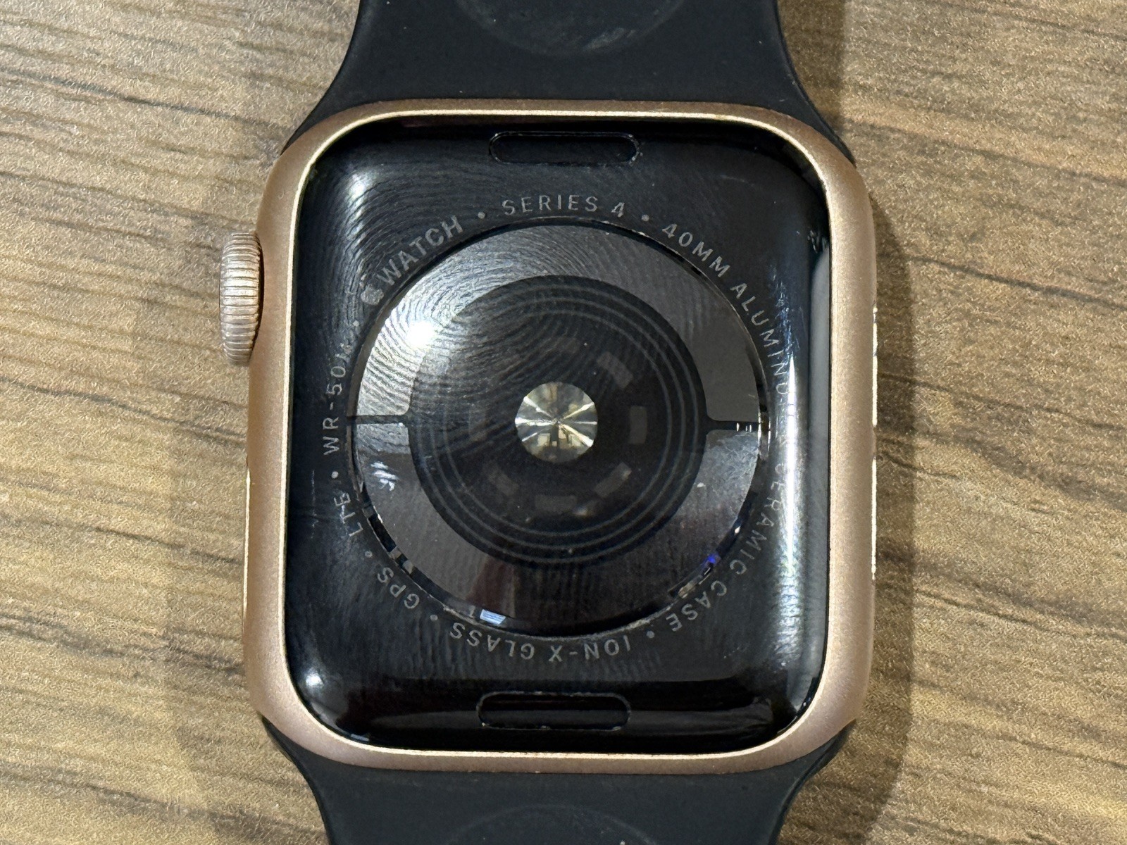 Apple Watch Series 4 40mm – Rose Gold Aluminum – AT&T LTE (Cellular + GPS) –Used