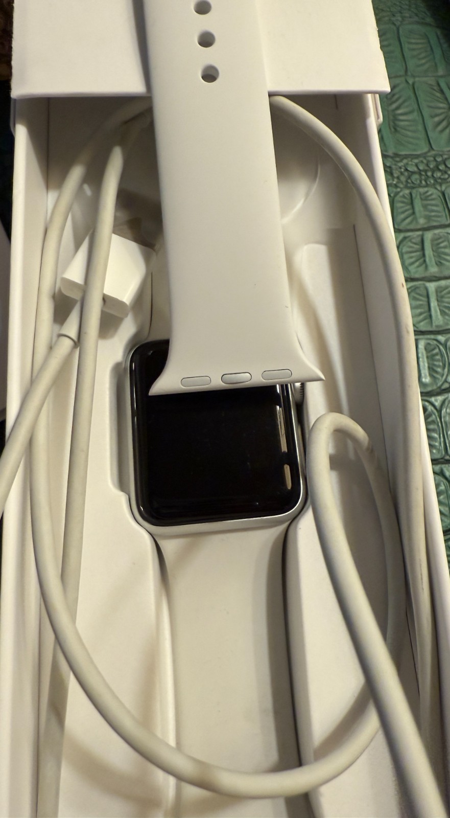 Apple Watch Series 3 38MM GPS Only) White for Parts (works but battery is dying)