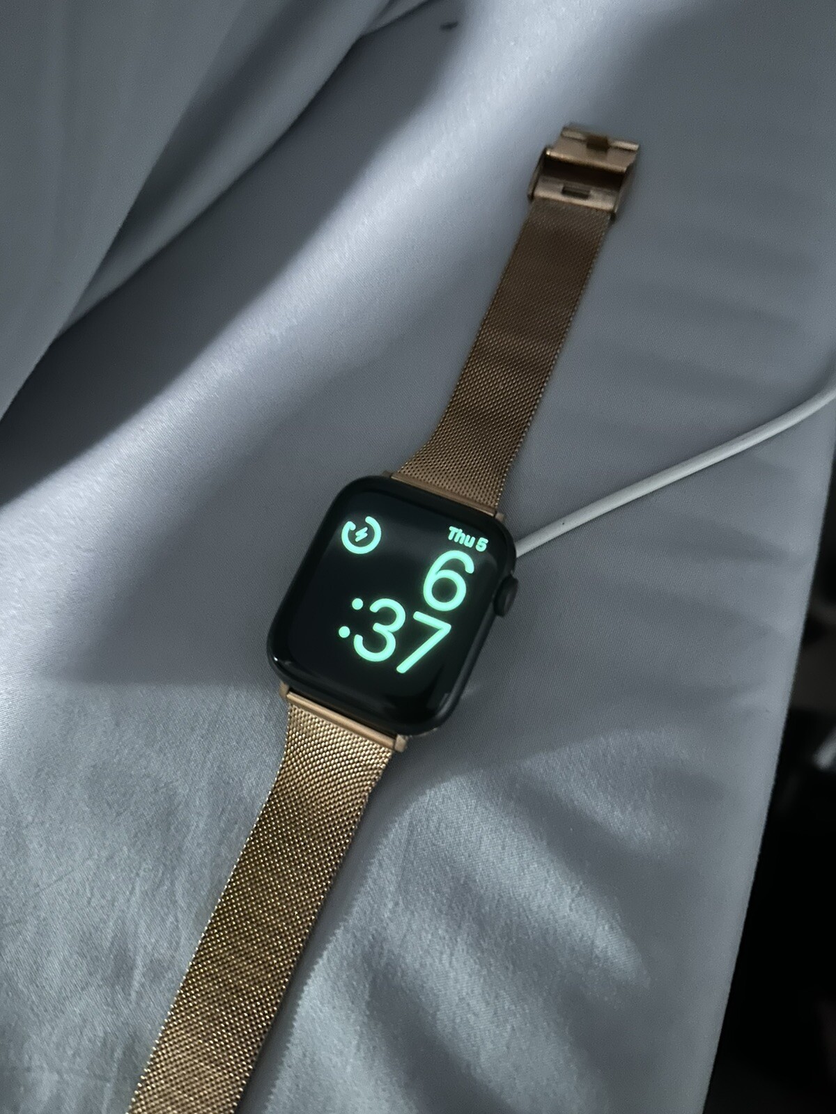 Apple Watch Series 6 44mm Space Gray GPS + Cellular – Gold Band – Good Condition