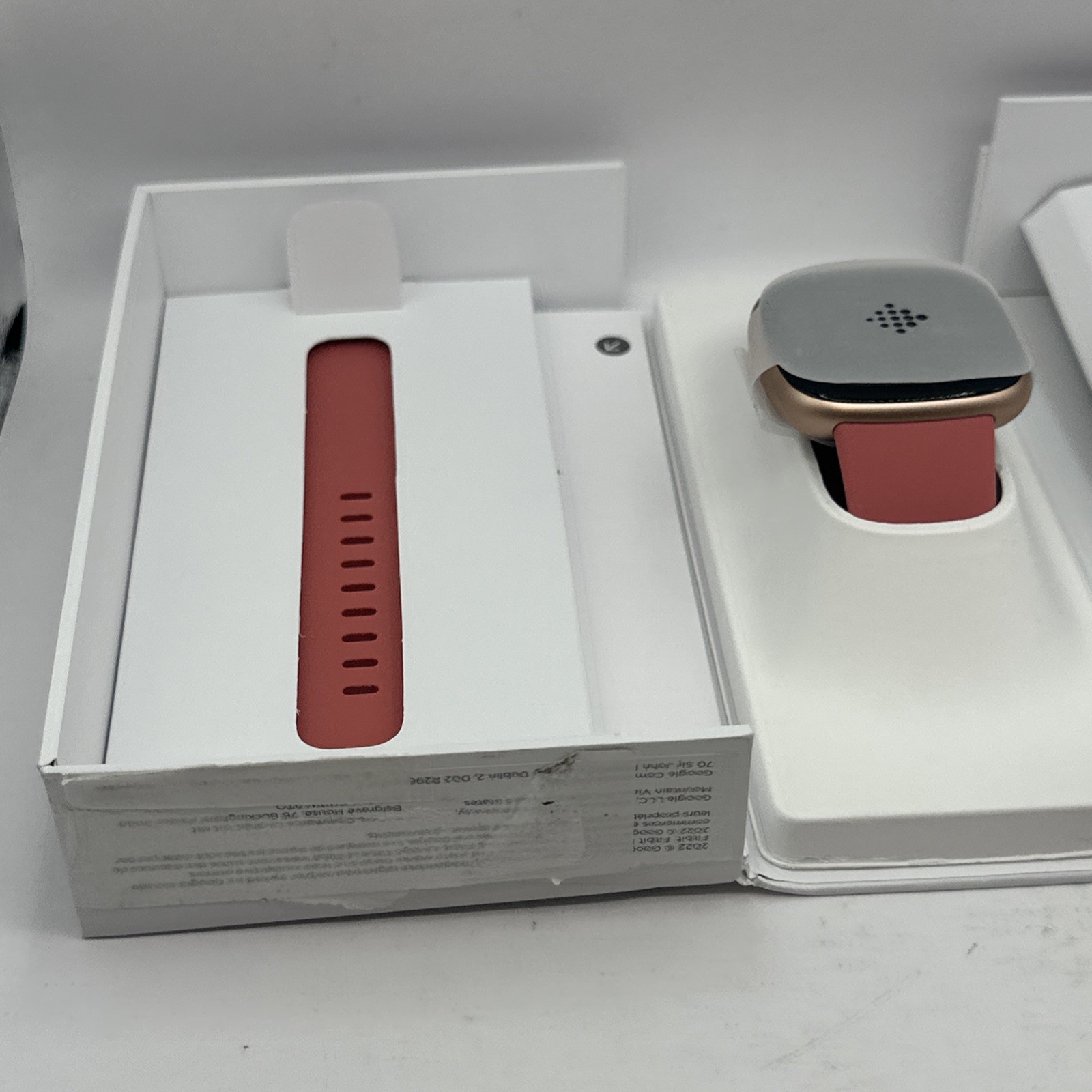 Fitbit Versa 4 Smartwatch – Copper Rose Aluminum with Pink Sand Band