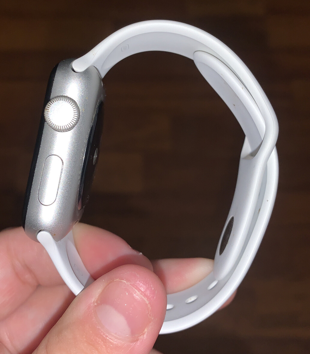 Apple Watch Series 3 GPS 42mm Silver Aluminum Case White Sport Band – MTF22LL/A