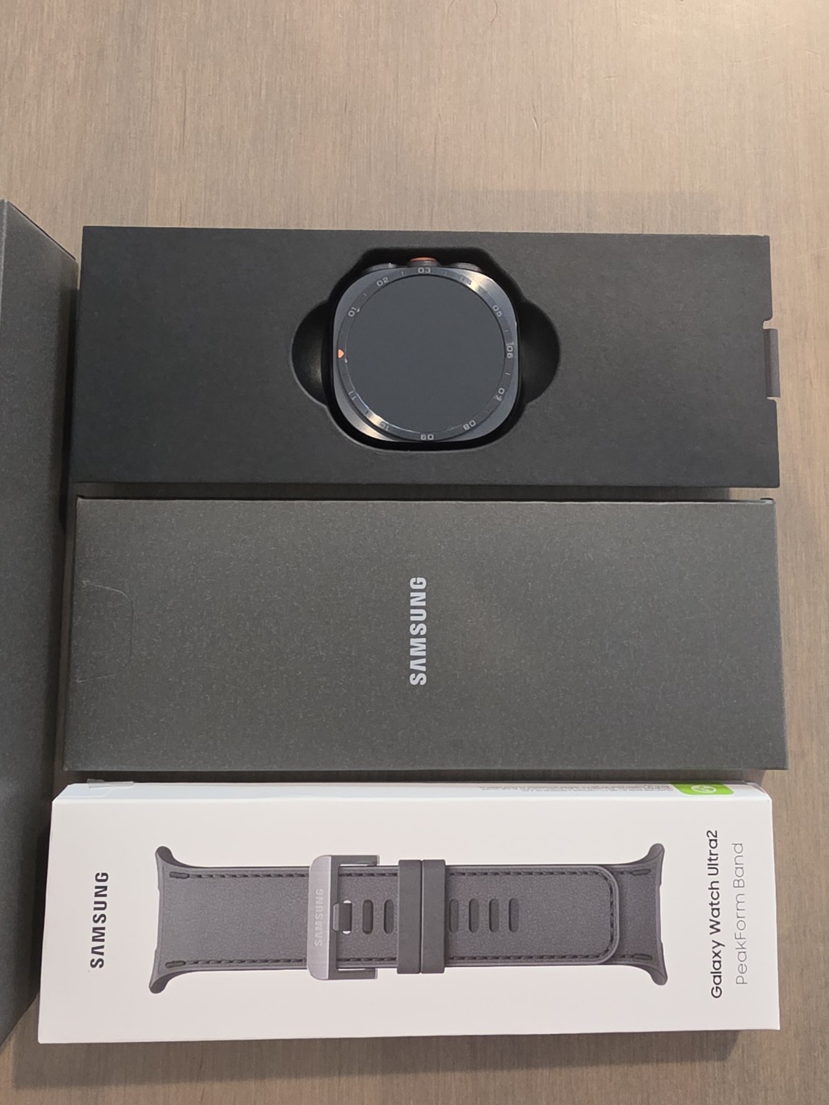 NEW 2026 Samsung Galaxy Watch Ultra2 47mm Titanium Gray LTE / Gray Peakform Band