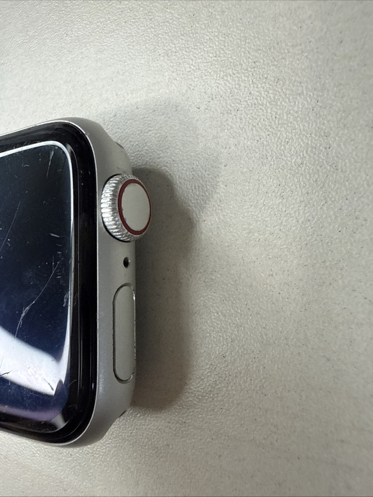 Apple Watch SE 1st Gen. 40mm Aluminum Silver GPS LTE A2352 – LOCKED