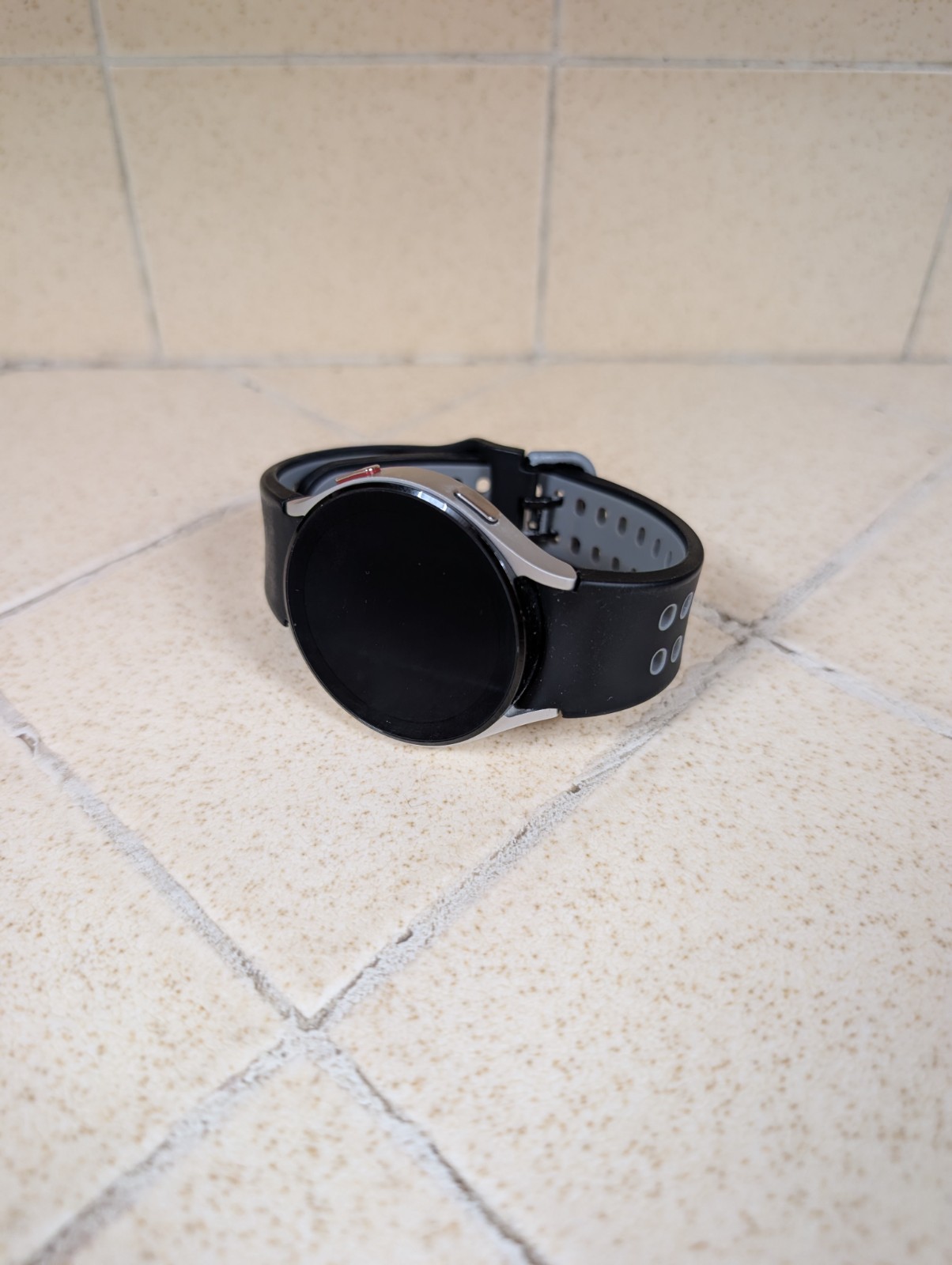 Samsung Galaxy Watch 4 SM-R870 Black 44mm with Wristbands and Chargers Bundle