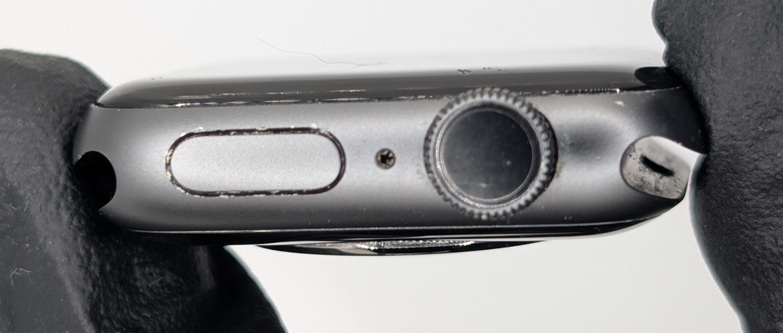 Apple Watch Series 4 – 40mm GPS Space Gray Aluminum – M/L Sport Bands. ~DH3~