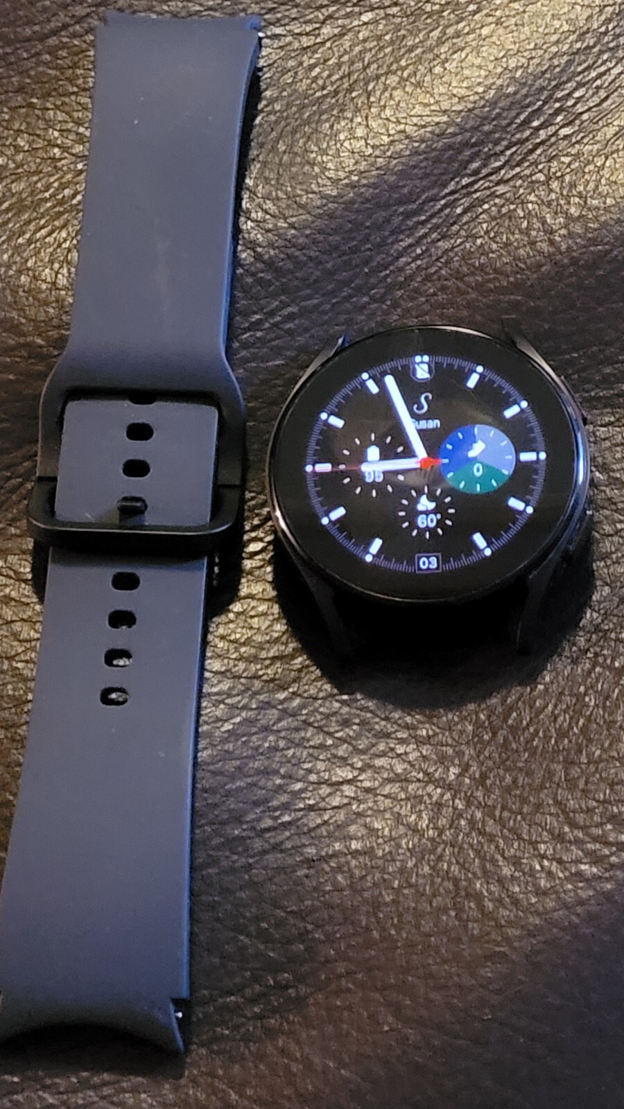 Samsung Galaxy Watch 5 40mm GPS + WiFi + Bluetooth R900 Smart Watch – Excellent
