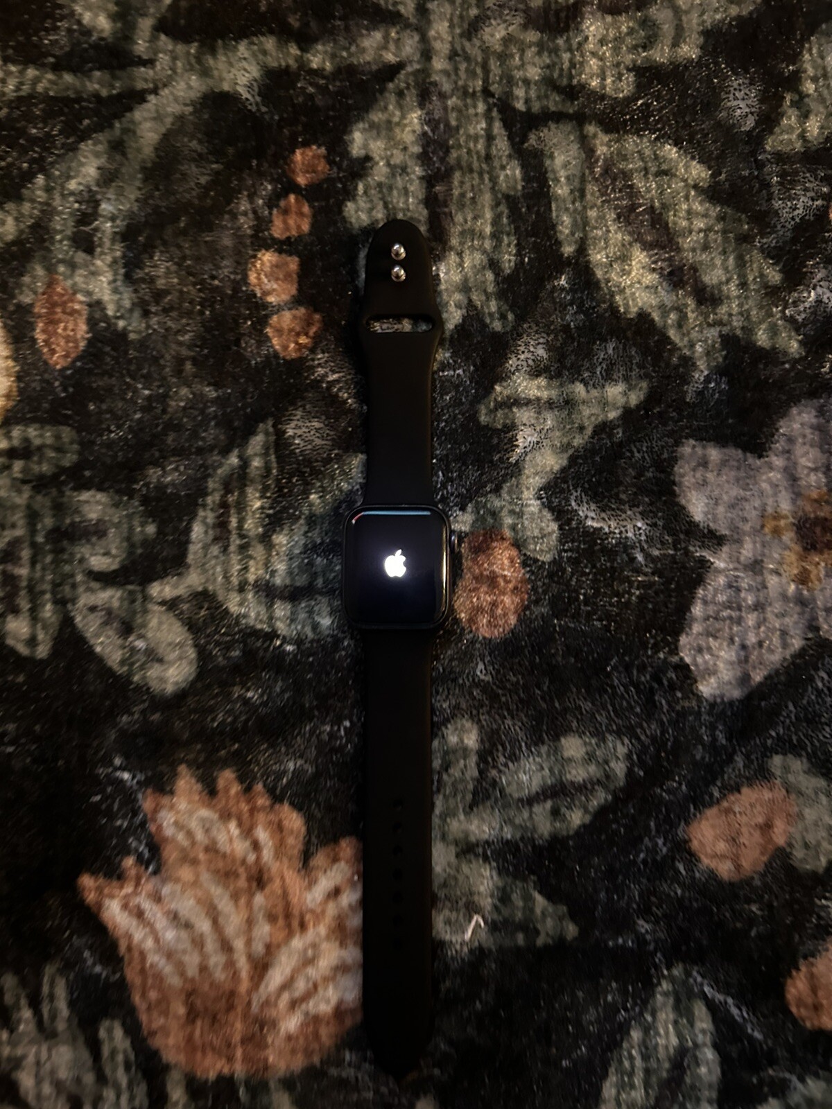 Apple Watch SE (2022) 40mm Midnight Aluminum Case with Sport Band, S/M (GPS +…