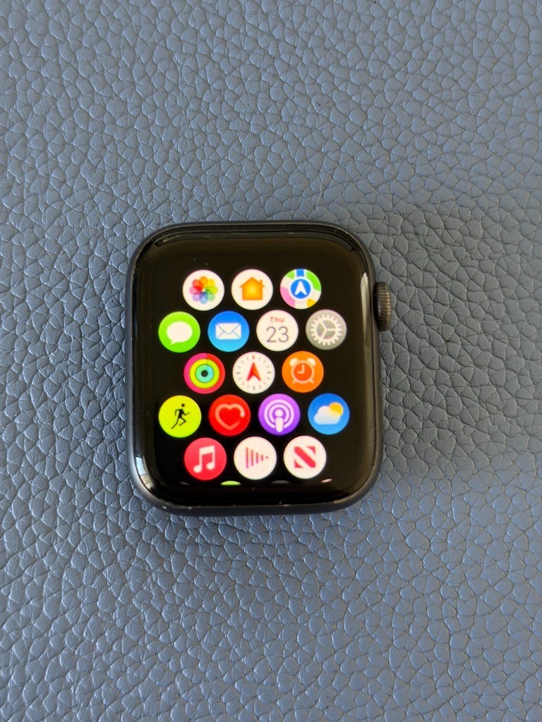 Apple Watch Series 5 44mm GPS + Cellular Space Gray Aluminum w/ Apple Band