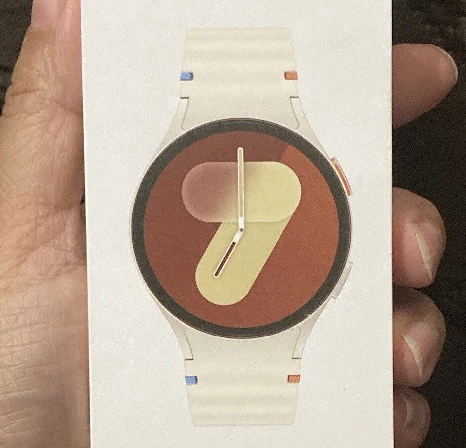 NEW $250 Samsung Galaxy 7 Watch Cream Blutooth WiFi GPS