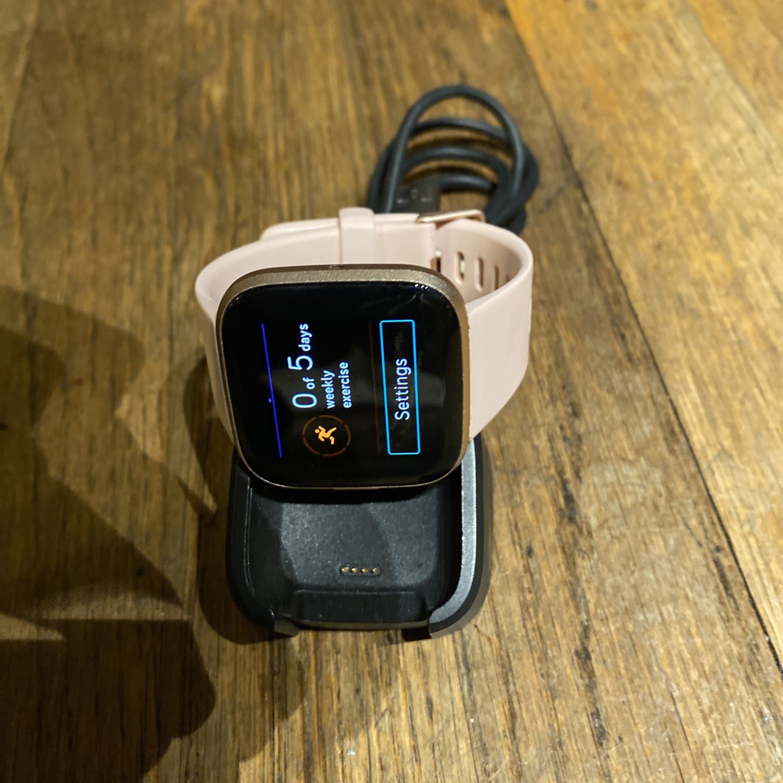 Fitbit Versa 2 – Health & Fitness Smart Watch Copper Rose / Pink Band FB507