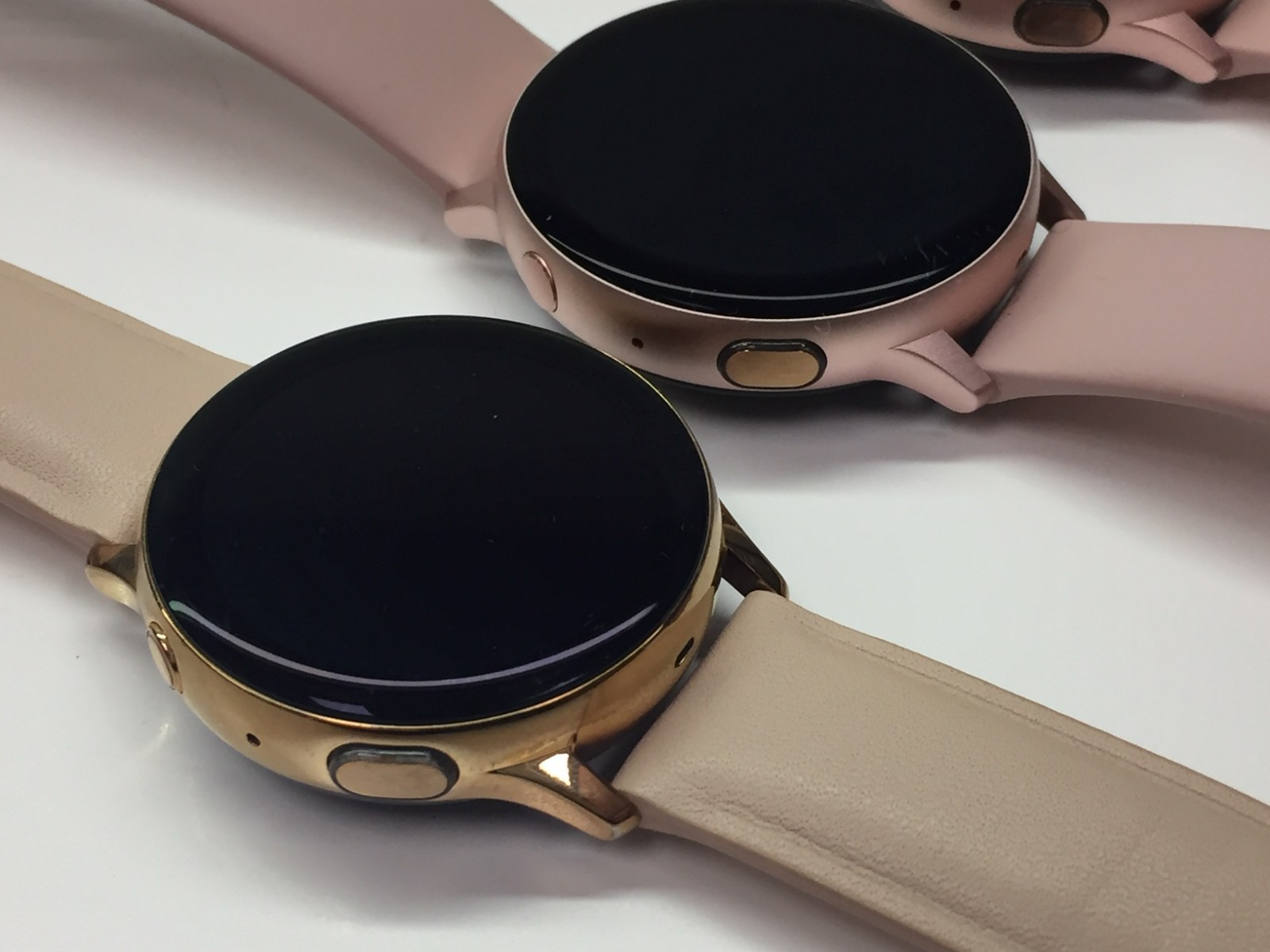 AS IS – LOT OF 4 Samsung Galaxy Watch Active 2 SM-R830. SM-R820. SM-R835