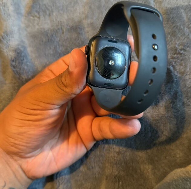 Apple Watch SE 44mm Space Gray Aluminum Case with Black Sport Band – Regular…