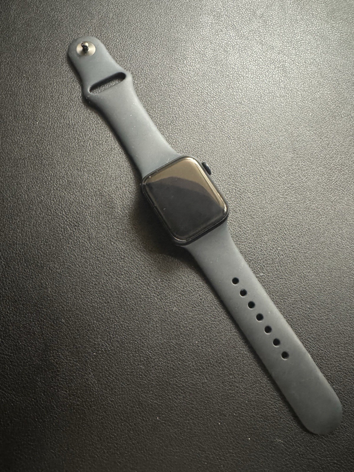 Apple Watch SE 2nd Gen GPS 40mm Midnight Aluminum Case Sport Band MNT73LL/A
