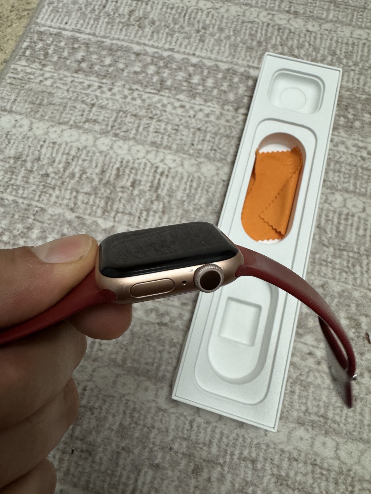 Apple Watch Series 5 40mm Gold Aluminum Case GPS –Pink Sand Sport Band-MWV72LL/A