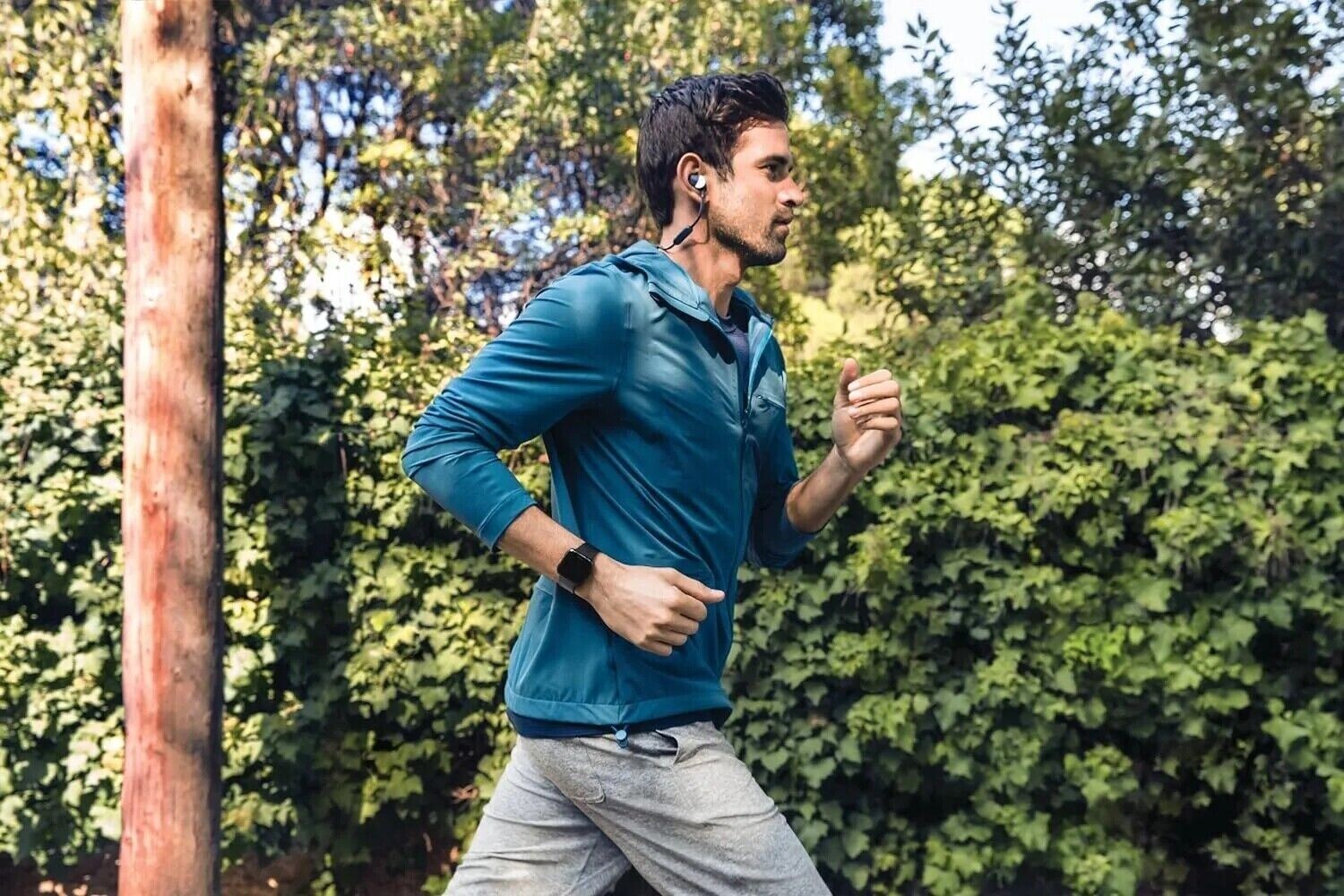 NEW Fitbit Versa Smartwatch Activity Tracker Sleep Heart Rate Monitor +S&L Strap
