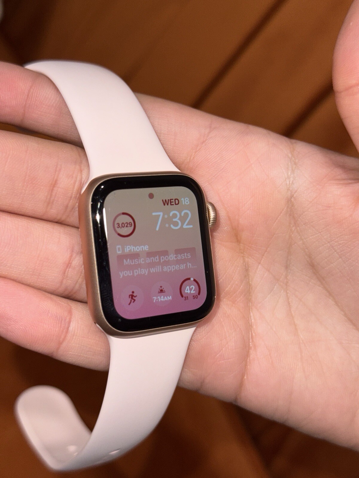 Apple Watch Series 6 40mm Gold Aluminum Case with Pink Sand Sport Band – Regular