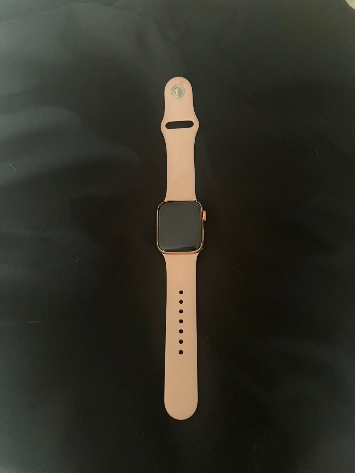 Apple Watch SE 40mm Gold Aluminum Case with Pink Sand Sport Band – Regular (GPS)