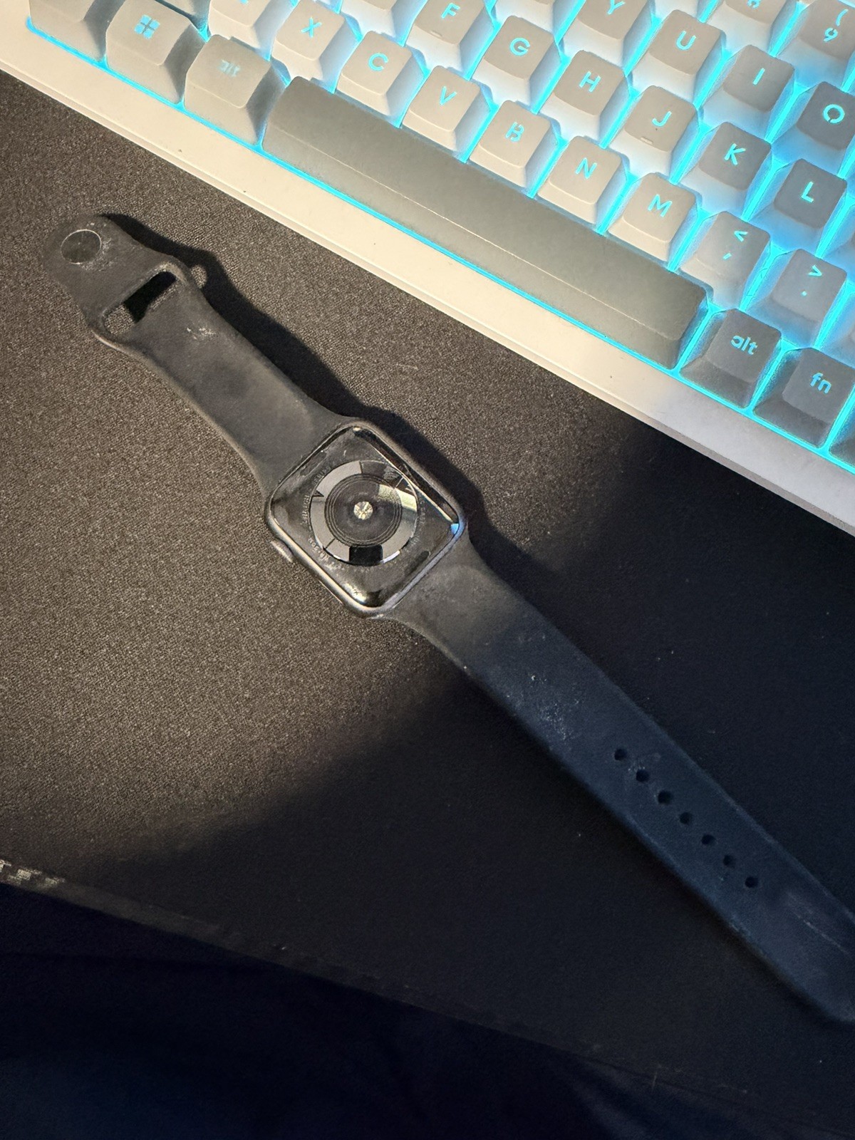Apple Watch Series 4 44mm Black Aluminum Case Black Silicone Band