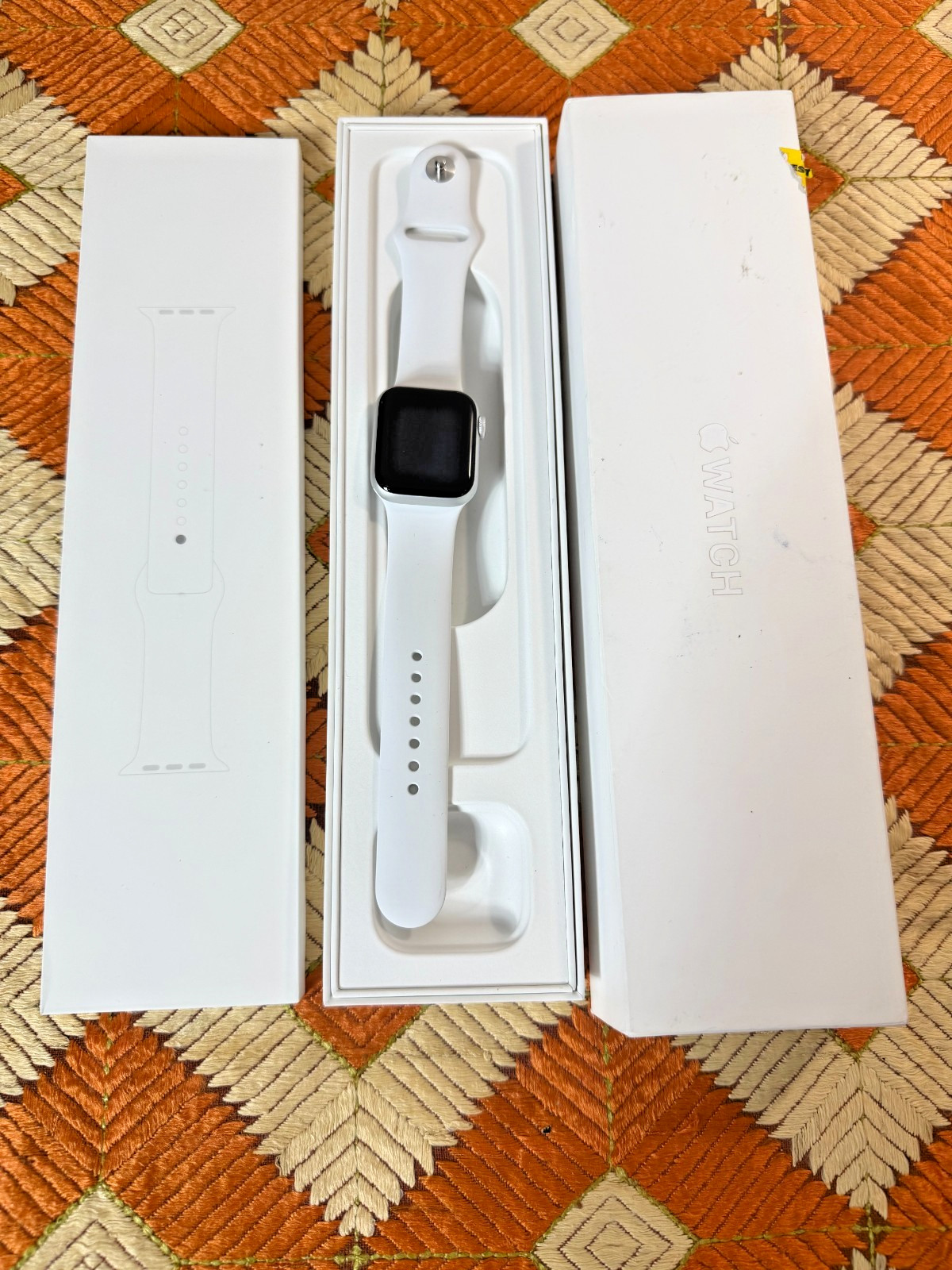 Apple Watch Series 6 40mm Silver Aluminum Case w/ White Sport Band – FOR PARTS
