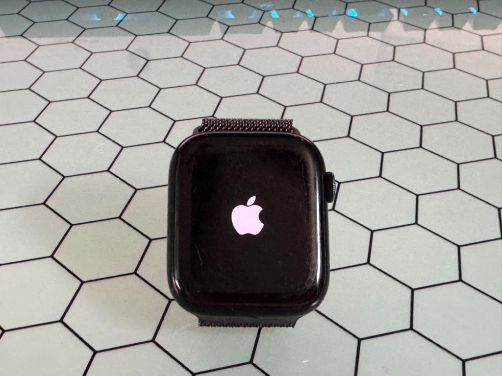 Apple Watch Series 7 45mm Aluminum Case- Midnight, metal mesh band