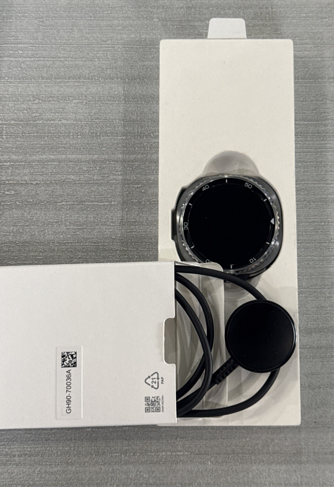 Samsung Galaxy Watch 8 Classic SM-L505U LTE 46MM Silver Case Gold Band + Box!