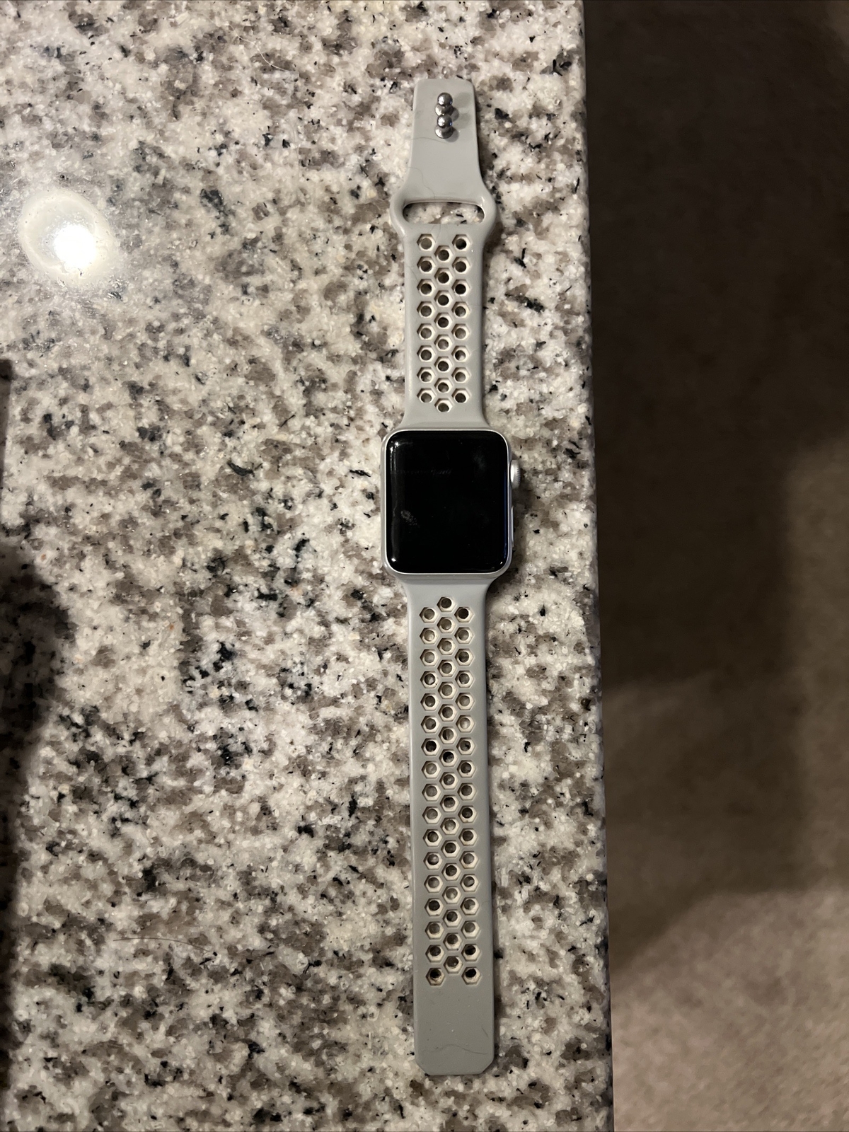 Apple Watch Series 3 38 mm Silver Aluminum Case Gray/white Band Smartwatch -…