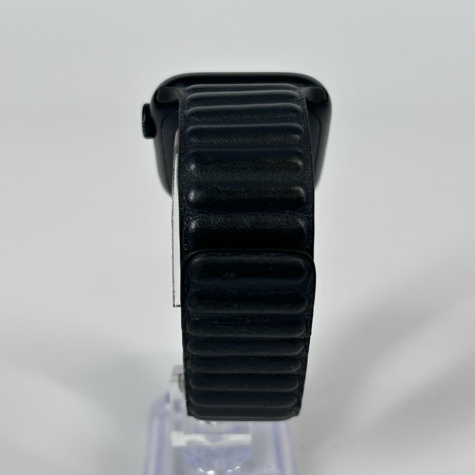 Apple Watch (SE) 2nd Gen. 44mm Black Aluminum (GPS) w/ Magnetic Link Band – Fair