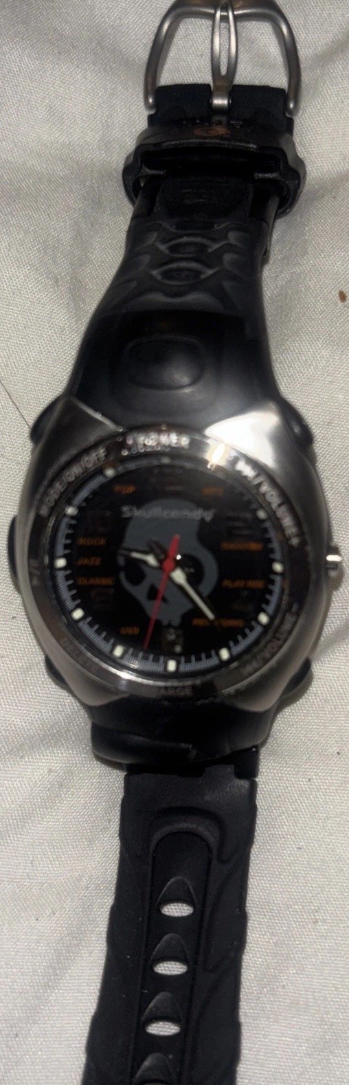 Skullcandy Macgyver MP3 Watch in Black/Red – 1 GB Storage