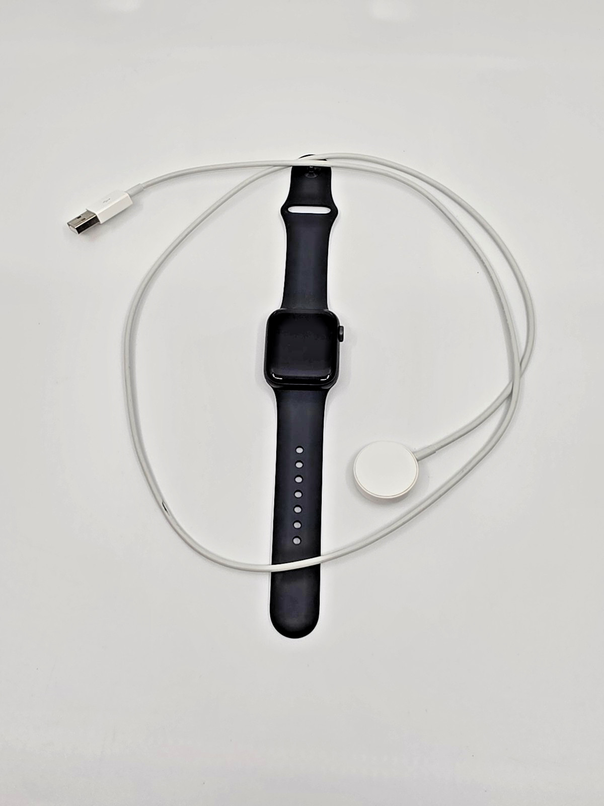 Apple Watch SE 3 44mm GPS Midnight Aluminum Sport Band No Scratches Excellent