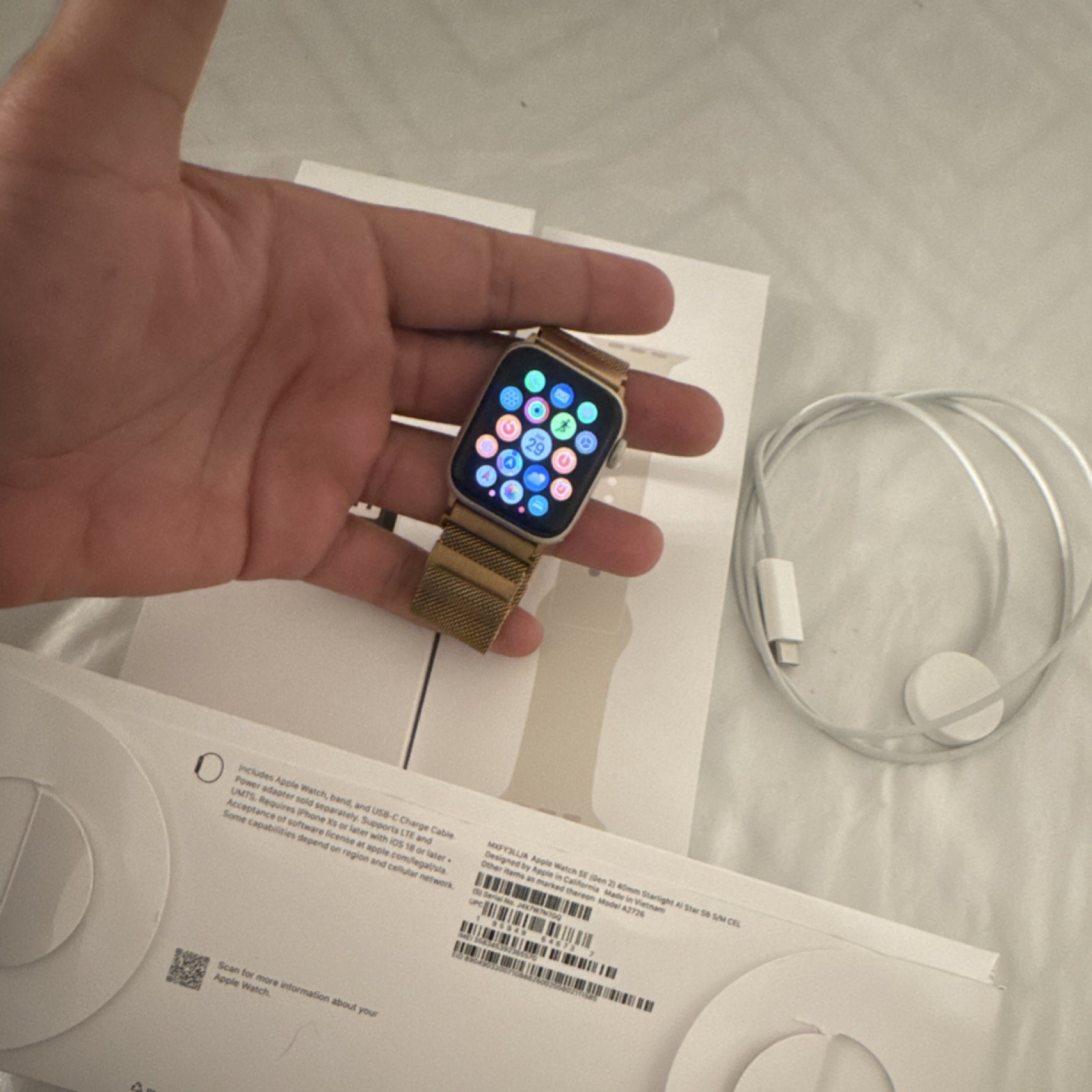 Apple Watch SE (Gen 2) 40mm Starlight Aluminum Case Gold Metal Band Touch Screen