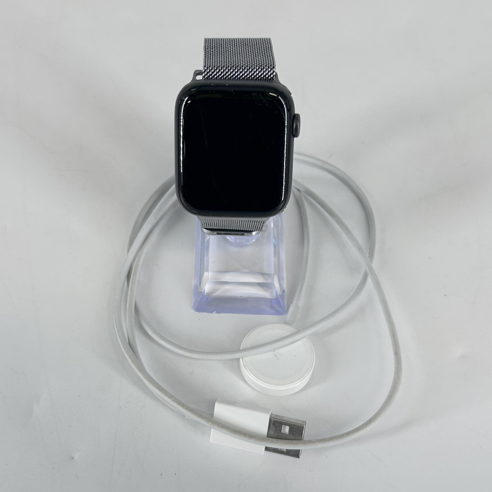 Apple Watch (Series 6) 44mm Space Gray Aluminum (LTE) w/ Milanese Loop – Fair