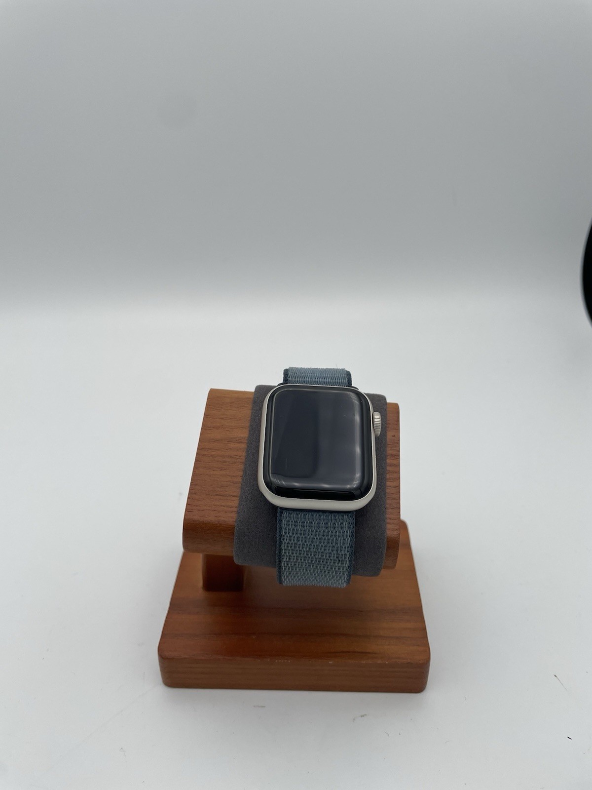 Apple Watch SE 40mm LTE Starlight Nylon Loop Band Includes BOX