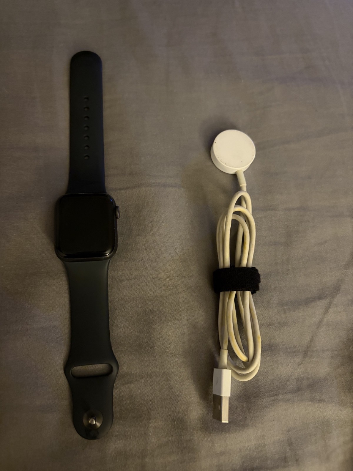 Apple Watch SE Cell 40mm Space Gray Aluminum – Midnight Sport Band (MKRR3LL/A)