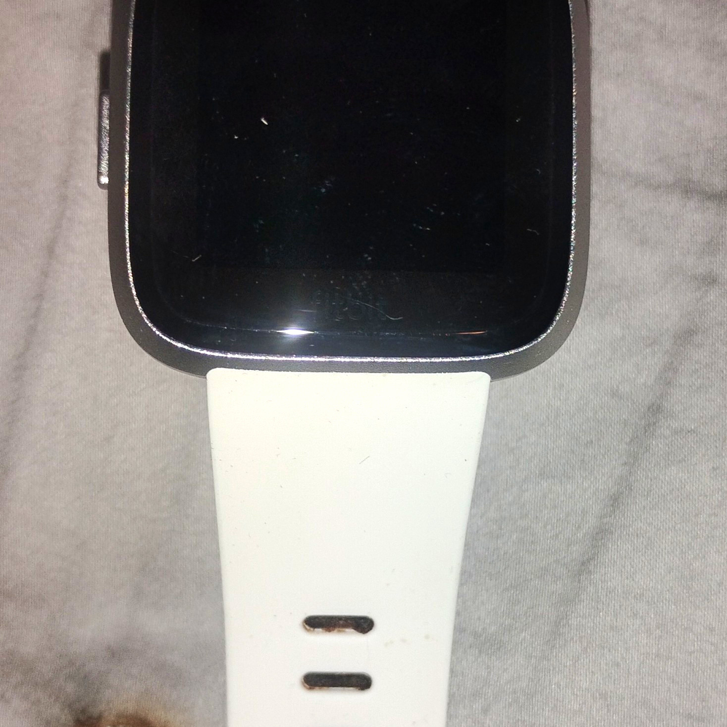Fitbit Versa 40mm Silver Aluminum Case White Silicone Band Bluetooth 4GB