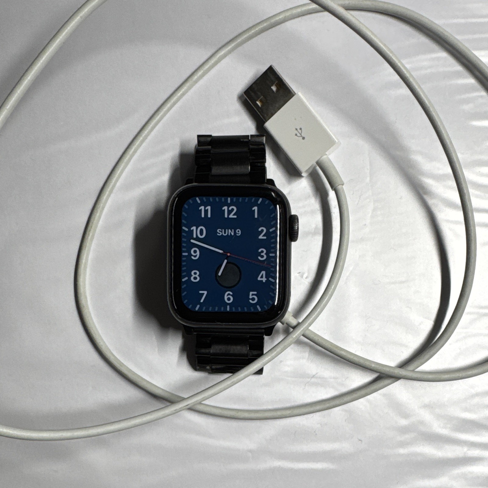 Apple Watch SE 40mm GPS (A2351) – Space Gray Aluminum, watchOS 10.6.1