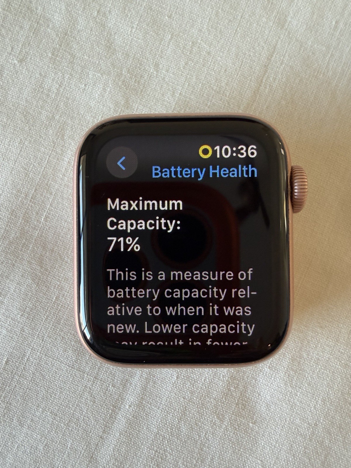 Apple Watch Series 4 40 mm Gold Aluminum Case with Pink Sand Sport Loop (GPS)