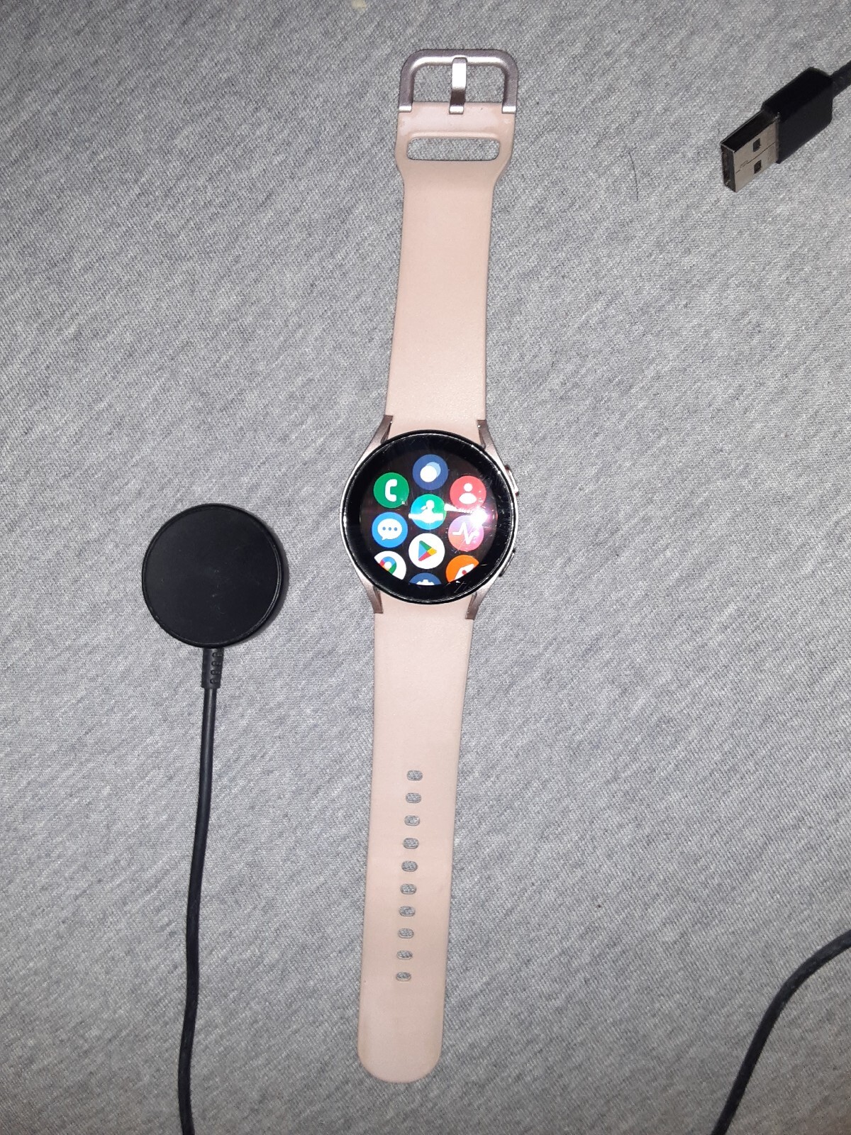 Samsung Galaxy Watch4 – Pink Gold…